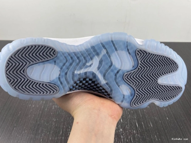 Jordan Cement Grey AV2187-140 Low Air 11 0809